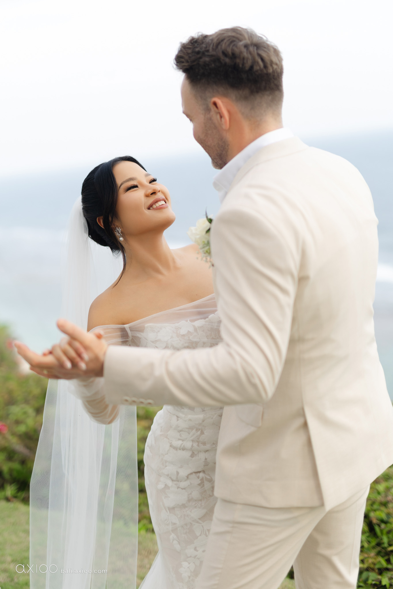 Axioo: A Universe of Love